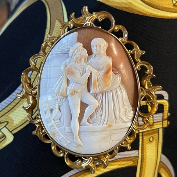 ✨Rare Antique Cameo Brooch Romeo and Juliet (Shell) - Picture 3 of 3